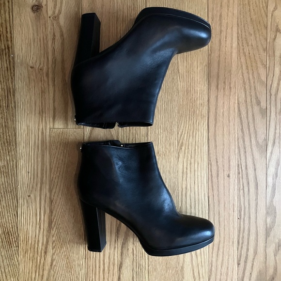 Michael Kors Black Ankle Boots VGUC 7.5M - Picture 4 of 7